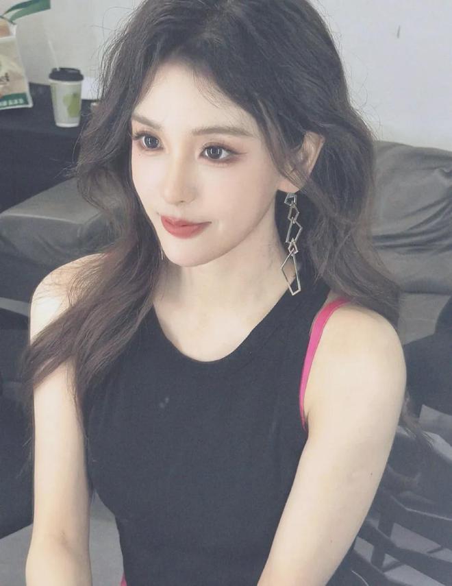 解说“电竞椅震动” 为何让粉丝疯狂？麻将胡了网址Rita小雨桑大美女电竞(图2)