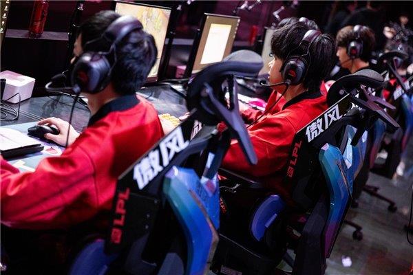 业赛指定用椅 傲风G7凭啥这么火麻将胡了明星直播同款 英雄联盟职(图2)